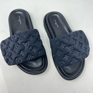 Louis Vuitton Pool Pillow Slide Monogram LV Black Leather sandal size 38 EU Flat